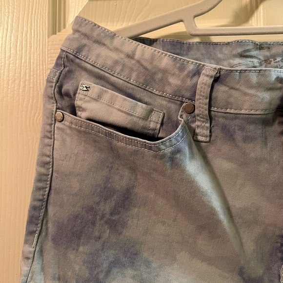 Great capris - Picture 3 of 3